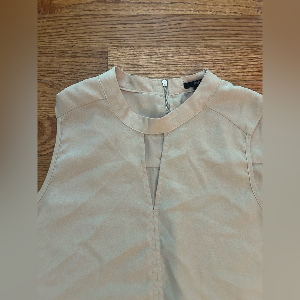 Forever 21 Tan Sleeveless Blouse | Size Medium | Lightweight & Versatile - Picture 2 of 3